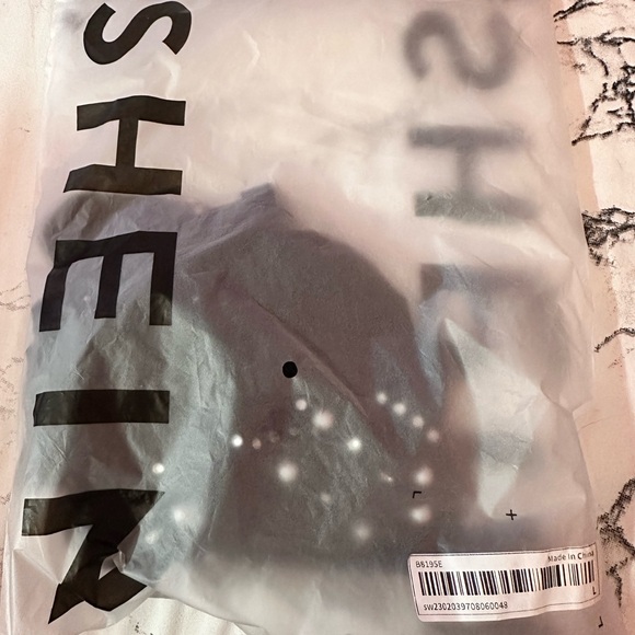 NWT Pearl Crop Top - Picture 3 of 3